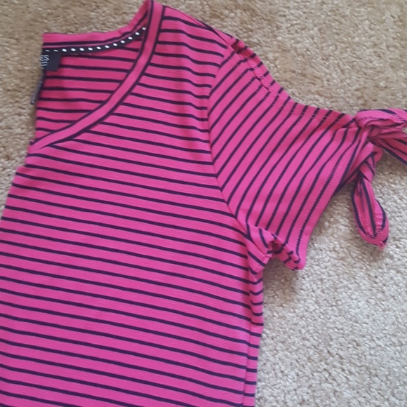 Jones New York Tops - LIKE NEW💕Jones New York Cold Shoulder Top